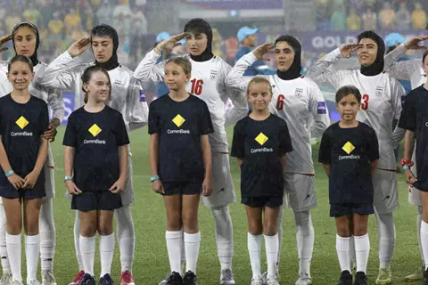 بعد اتهامات بالخيانة في زمن الحرب.. تقارير: هروب 5 لاعبات من منتخب إيران